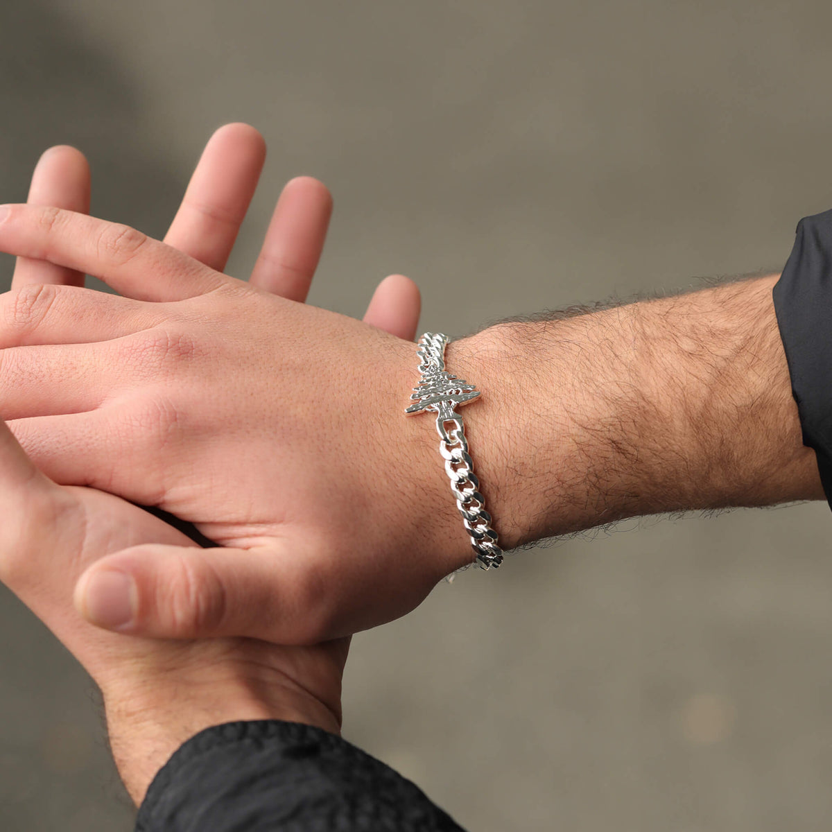 Libanon Zeder Wappen Armband Herren getragen am Model