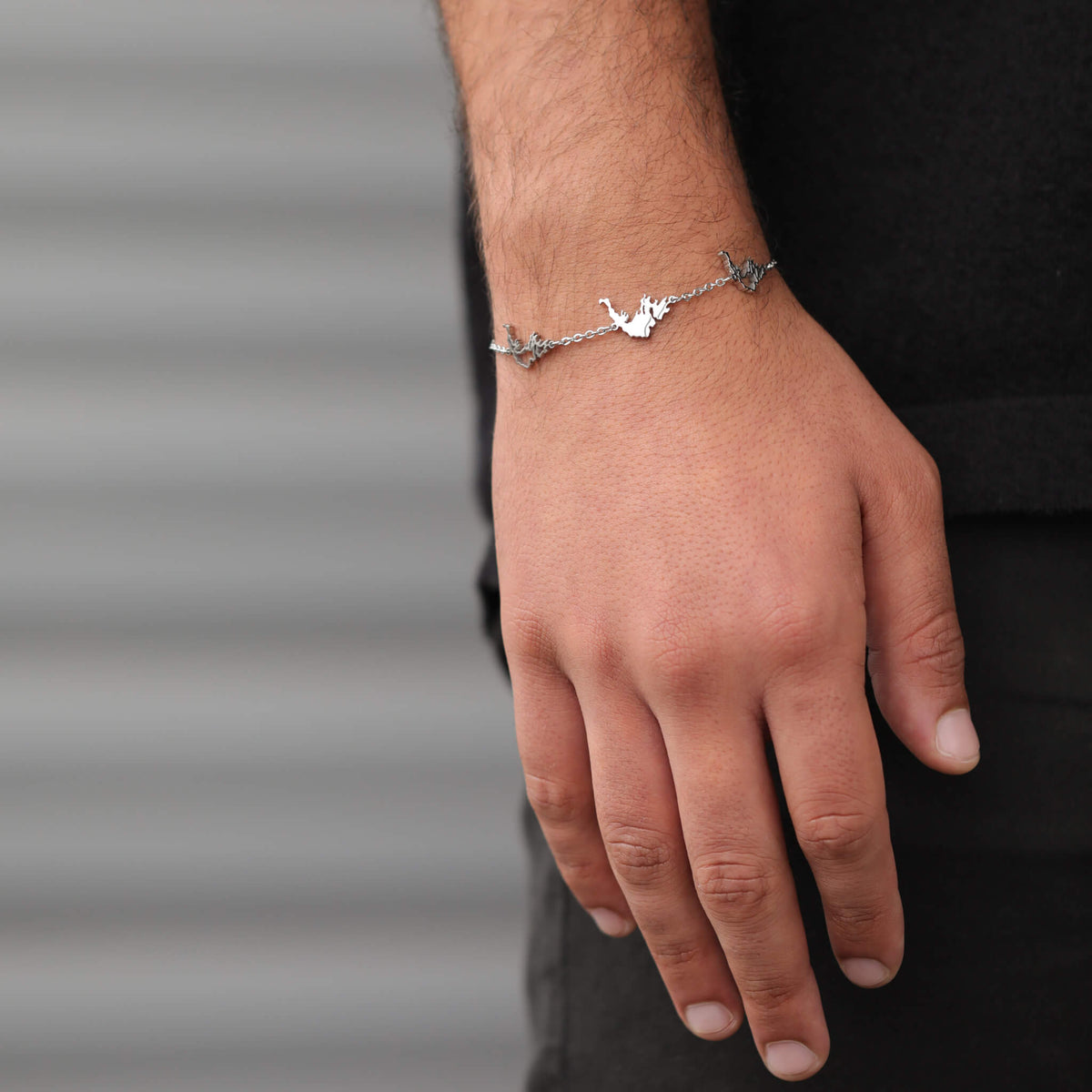 Griechenland Landkarten Armband getragen am Model