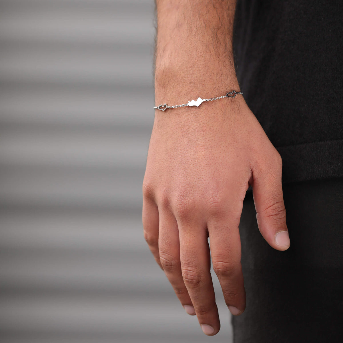 Tunesien Landkarten Armband getragen am Model