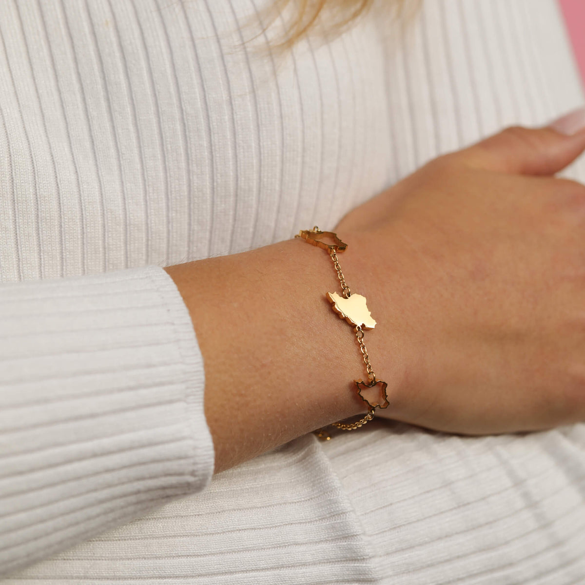Iran Landkarten Armband getragen am Model