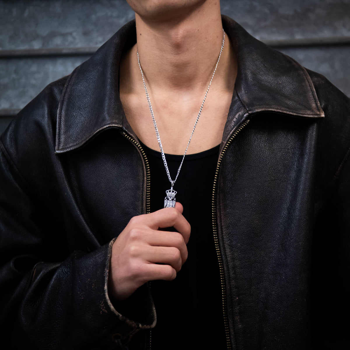 Serbien Wappen Kette Herren am Model