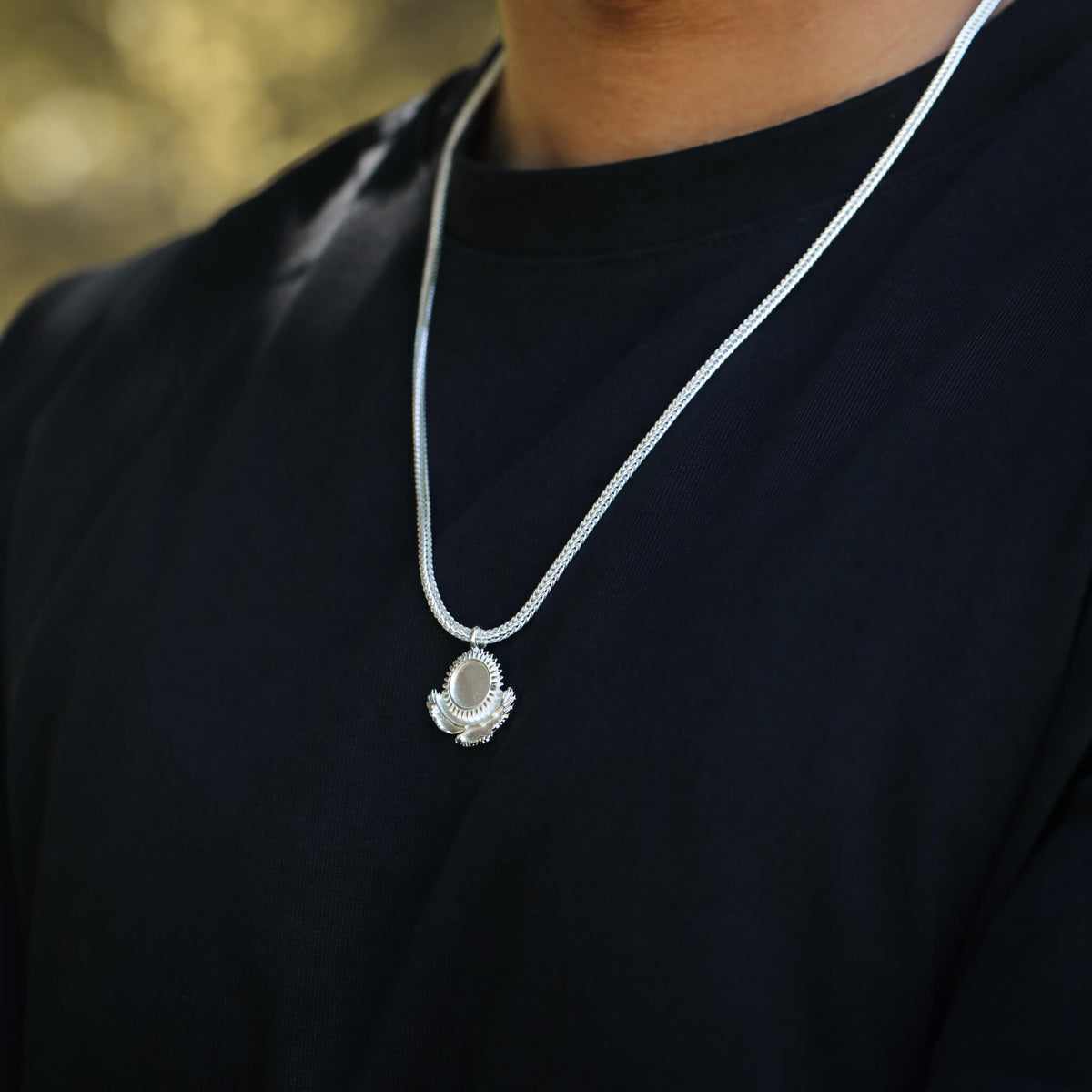Kasachstan Adler Wappen Kette Herren getragen am Model