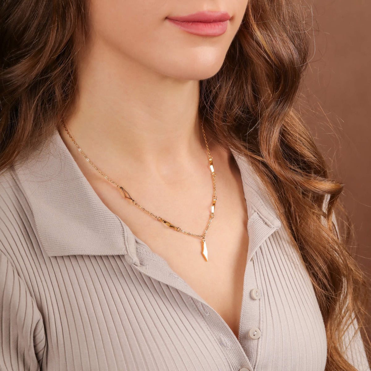 Palästina Landkarte 5-Anhänger Kette Damen getragen am Model
