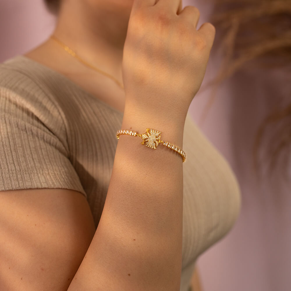 Albanien Adler Wappen Armband Damen getragen am Model