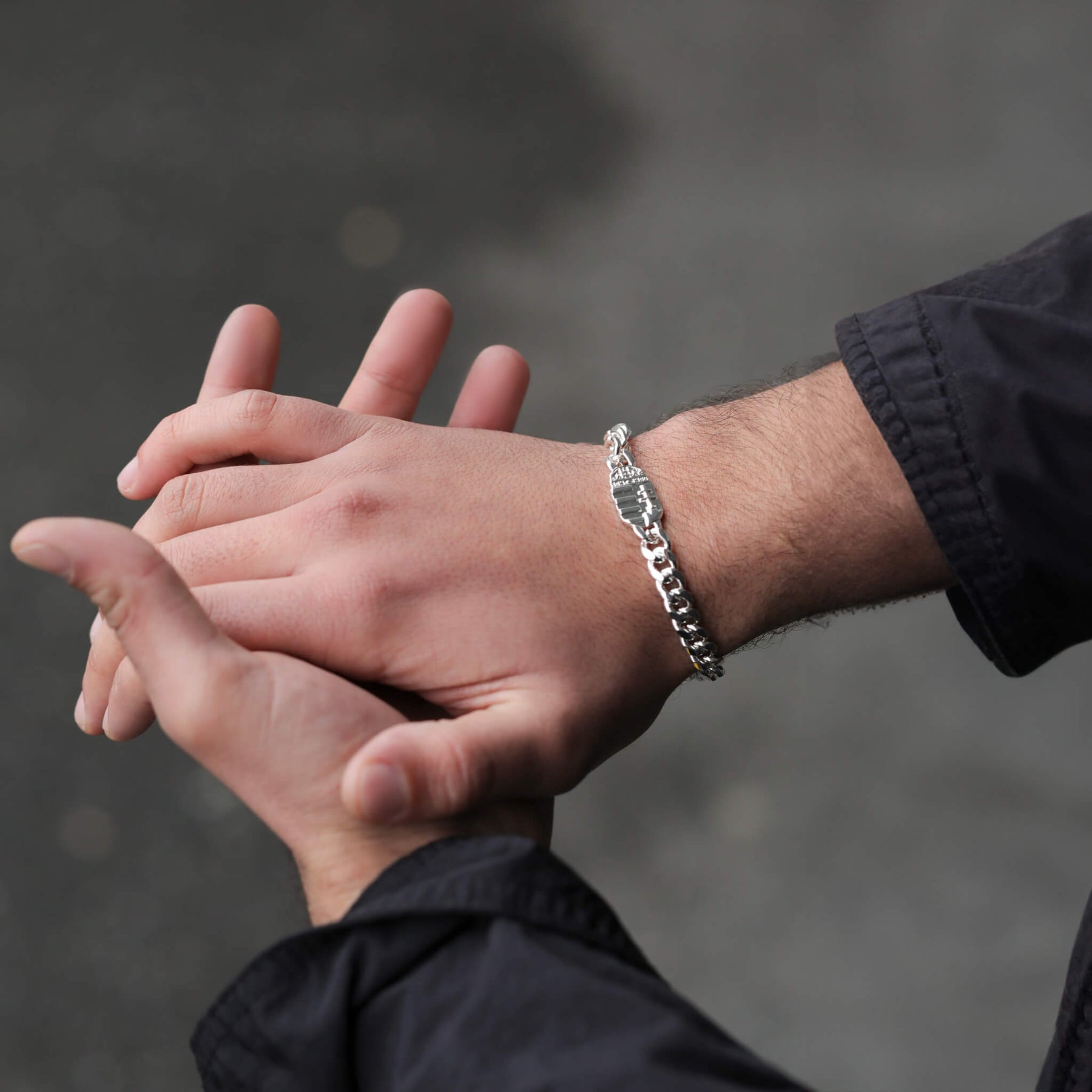 Ungarn Wappen Armband Herren getragen am Model