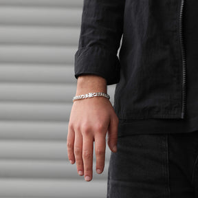 Serbien Adler Wappen Armband Herren getragen am Model