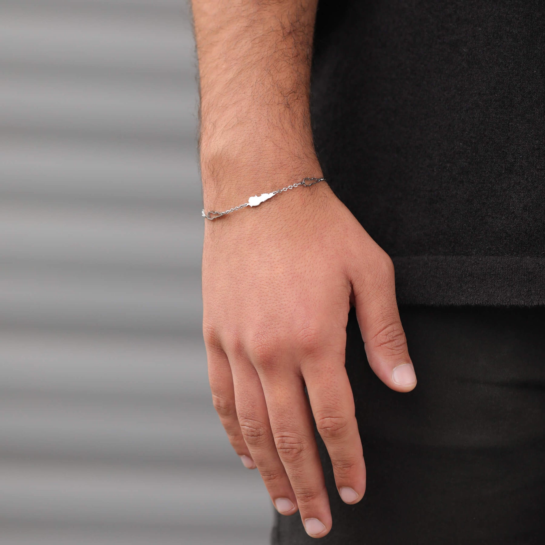 Libanon Landkarten Armband getragen am Model