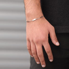 Albanien Landkarten Armband getragen am Model