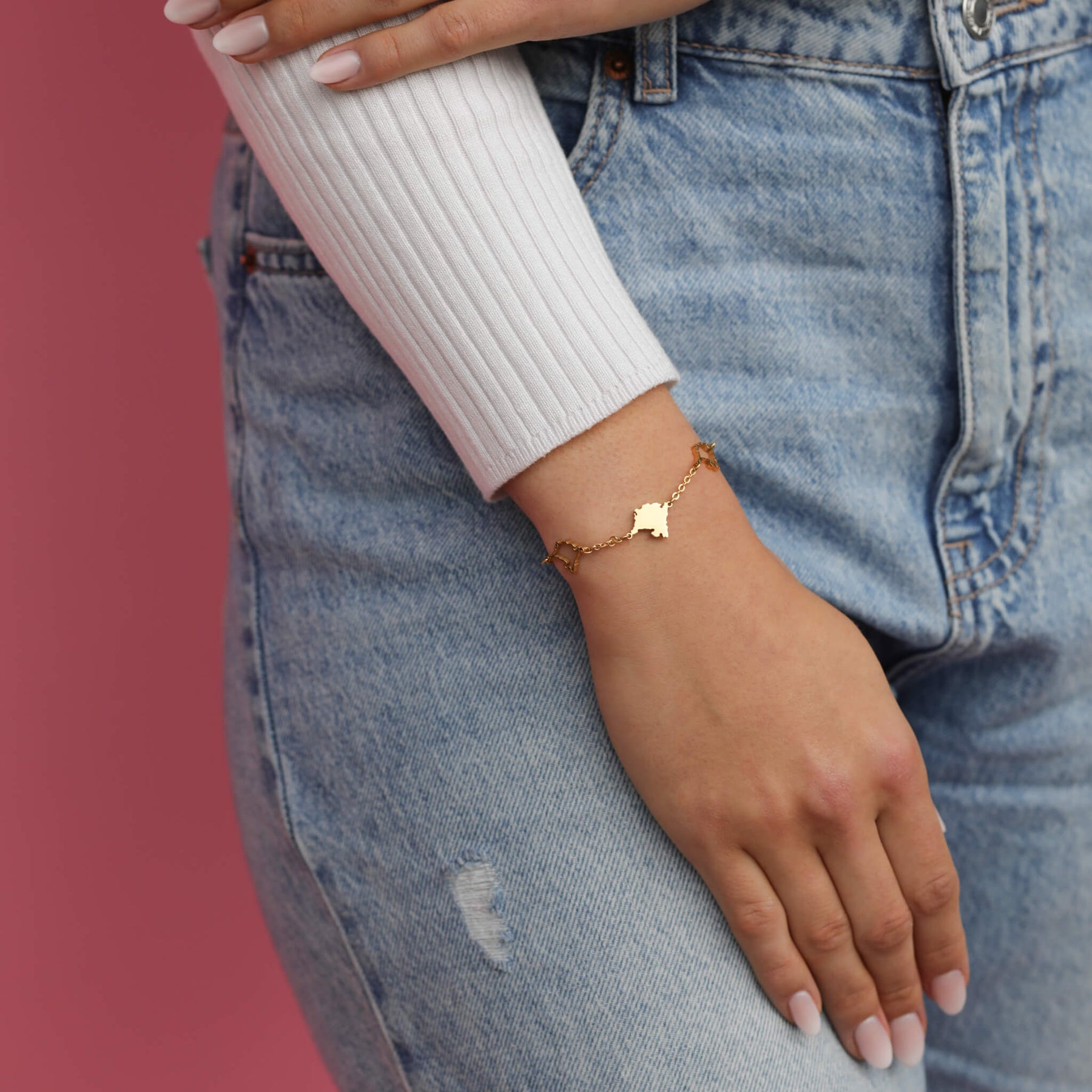 Montenegro Silhouette Landkarten Armband am Model