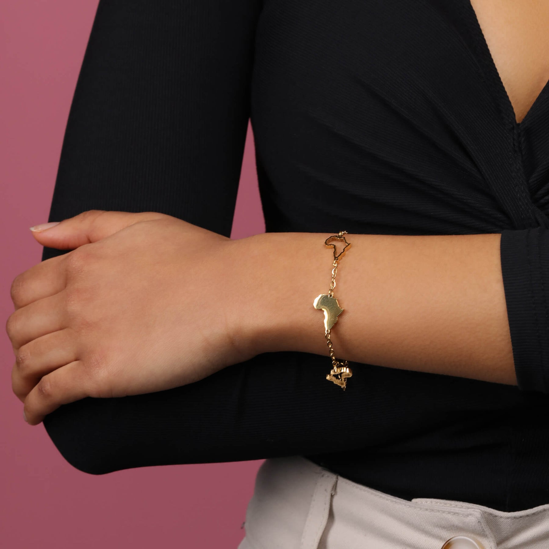 Afrika Silhouette Landkarten Armband am Model