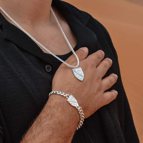 Bosnien Wappen Armband Herren am Model