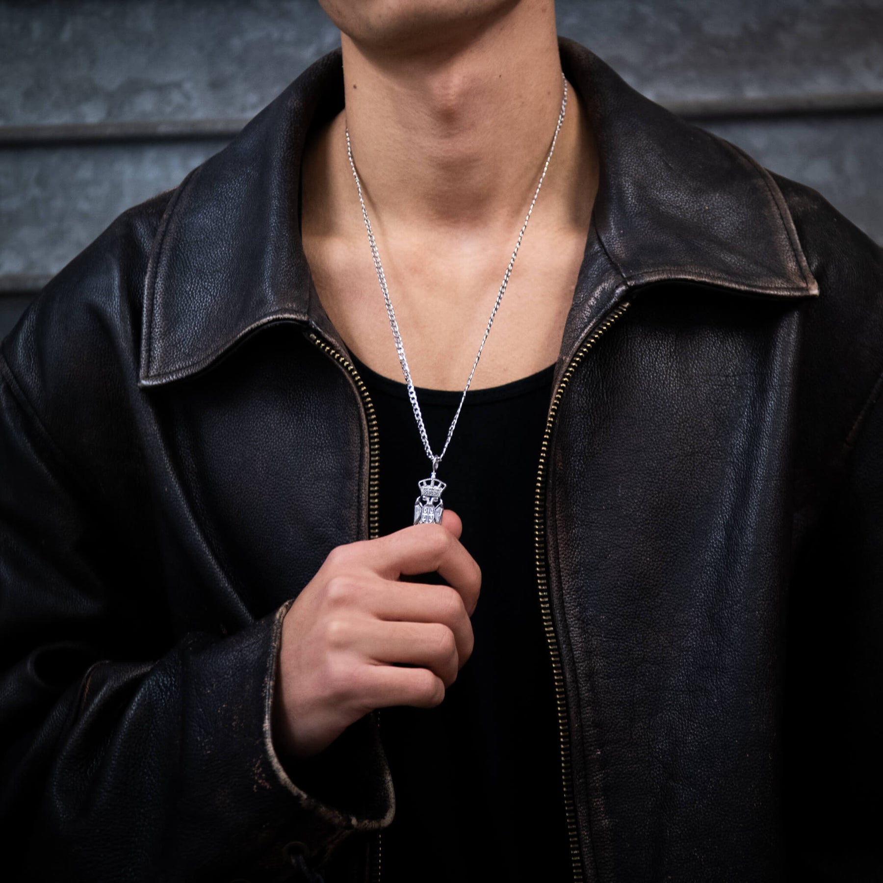 Serbien Wappen Kette Herren am Model