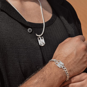 Deutschland Bundesadler Wappen Armband Herren getragen am Model