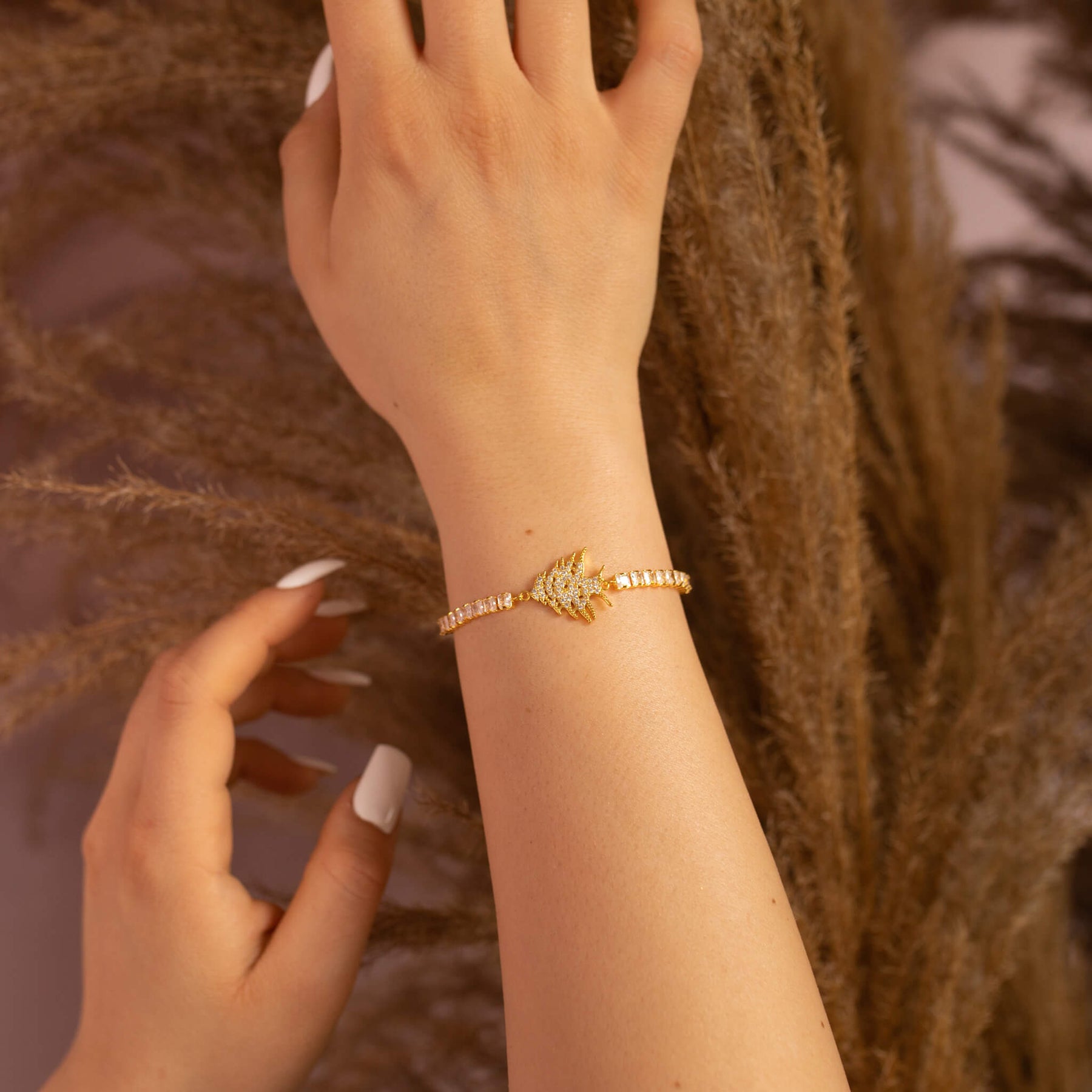 Libanon Zeder Wappen Armband Damen getragen am Model