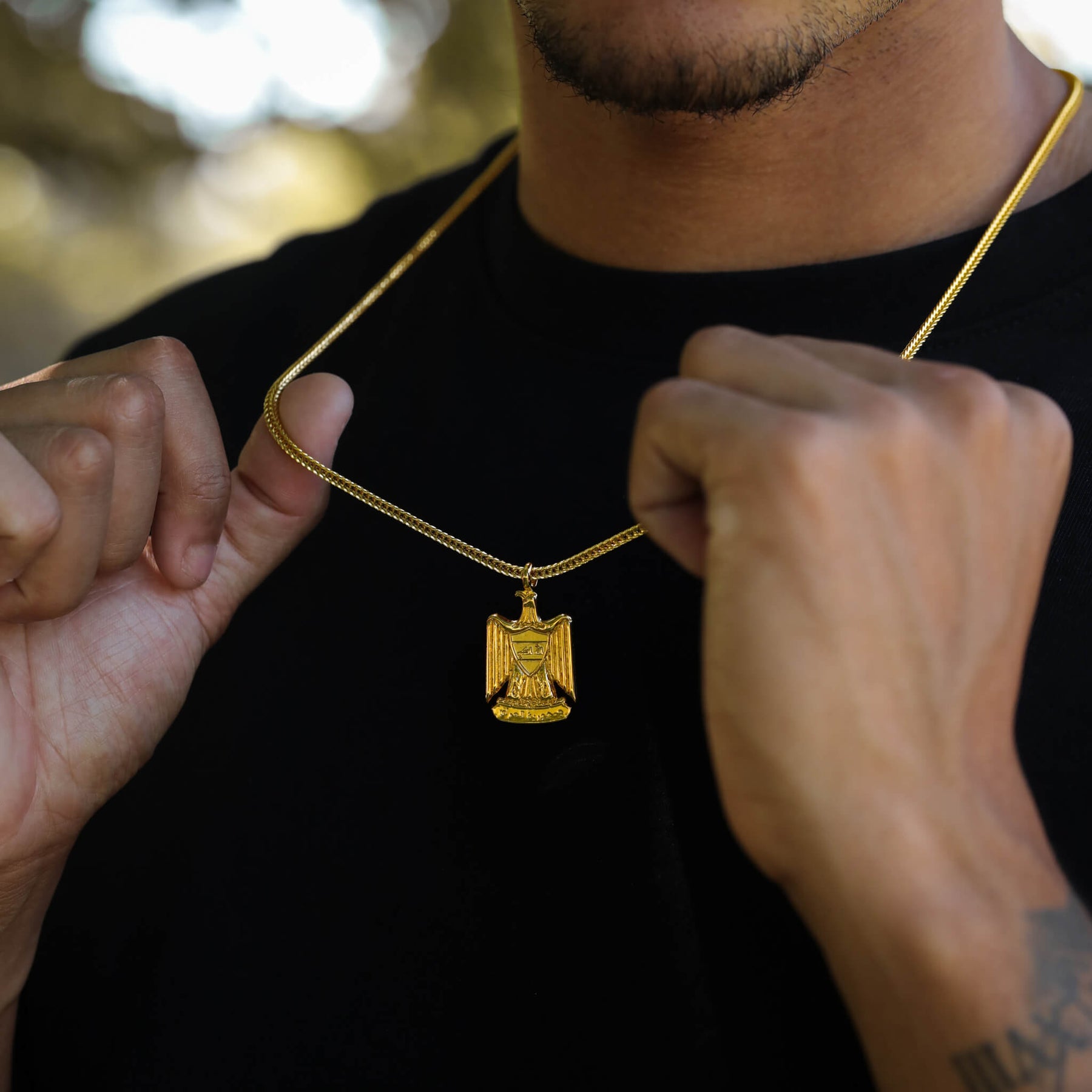 Irak Wappen Kette Herren Tragefoto – Adler