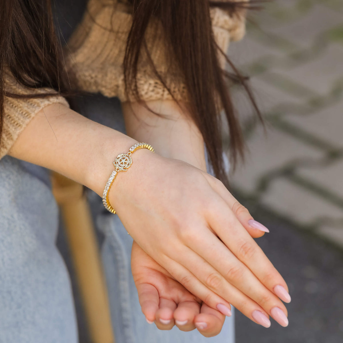Italien Wappen Armband Damen getragen am Model