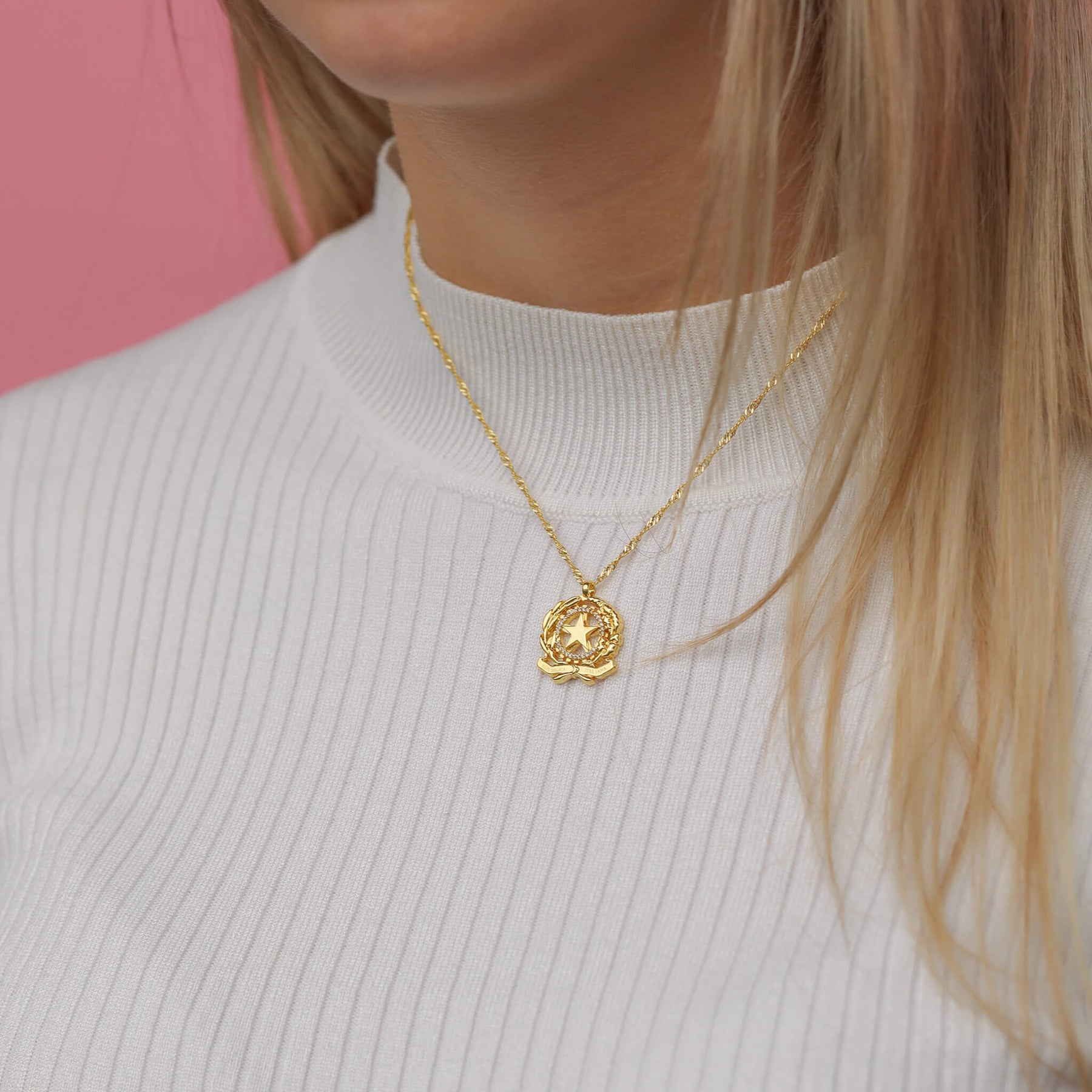Italien Wappen Kette Damen am Model