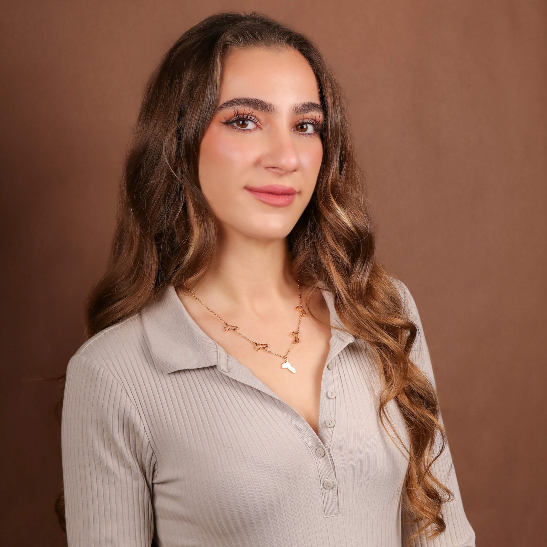 Kurdistan 5-Anhänger Kette Damen Tragefoto – Landkarte