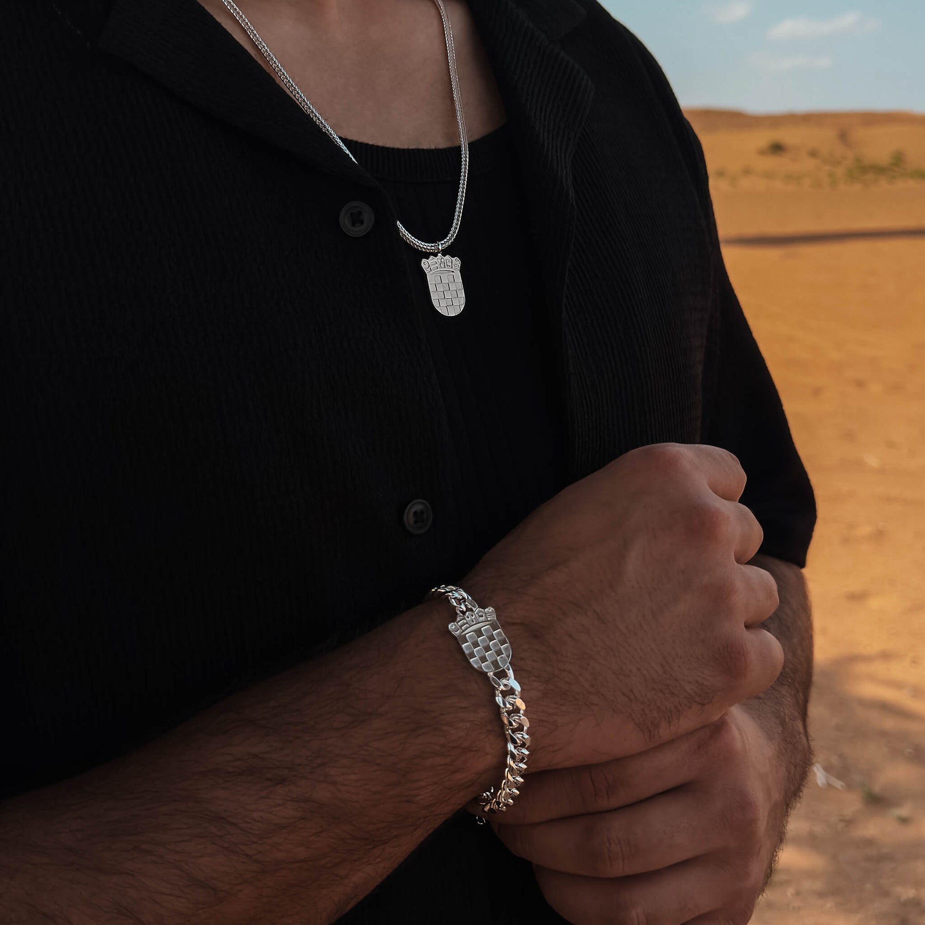 Kroatien Šahovnica Wappen Armband Herren getragen am Model