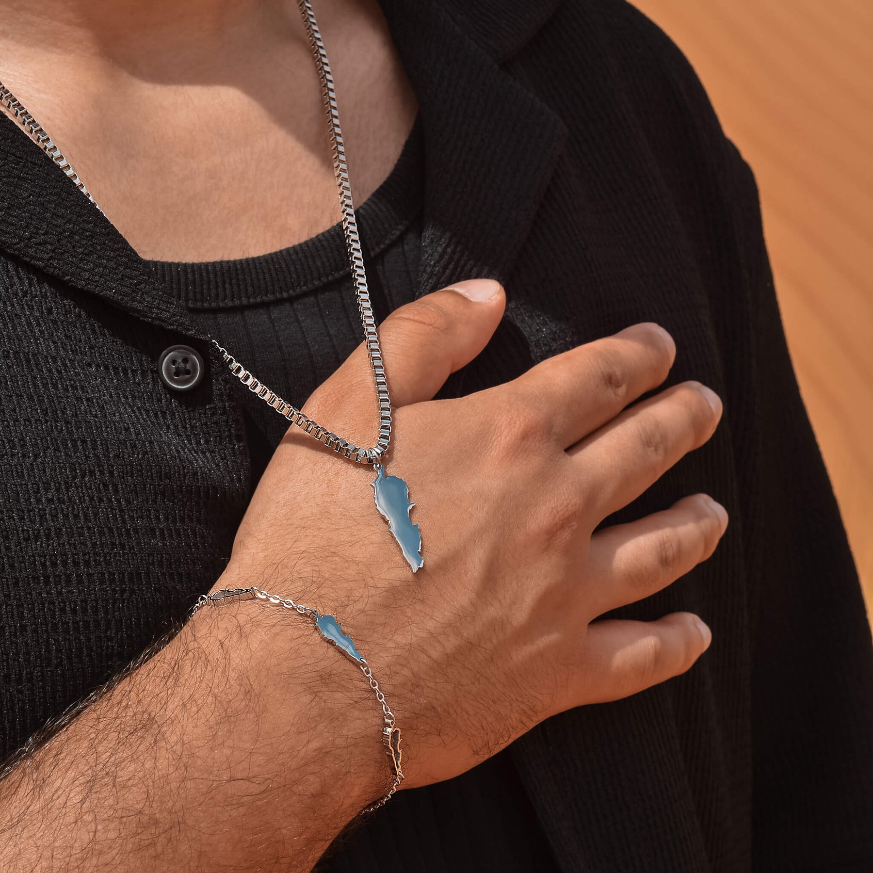 Libanon Landkarten Kette Herren getragen am Model