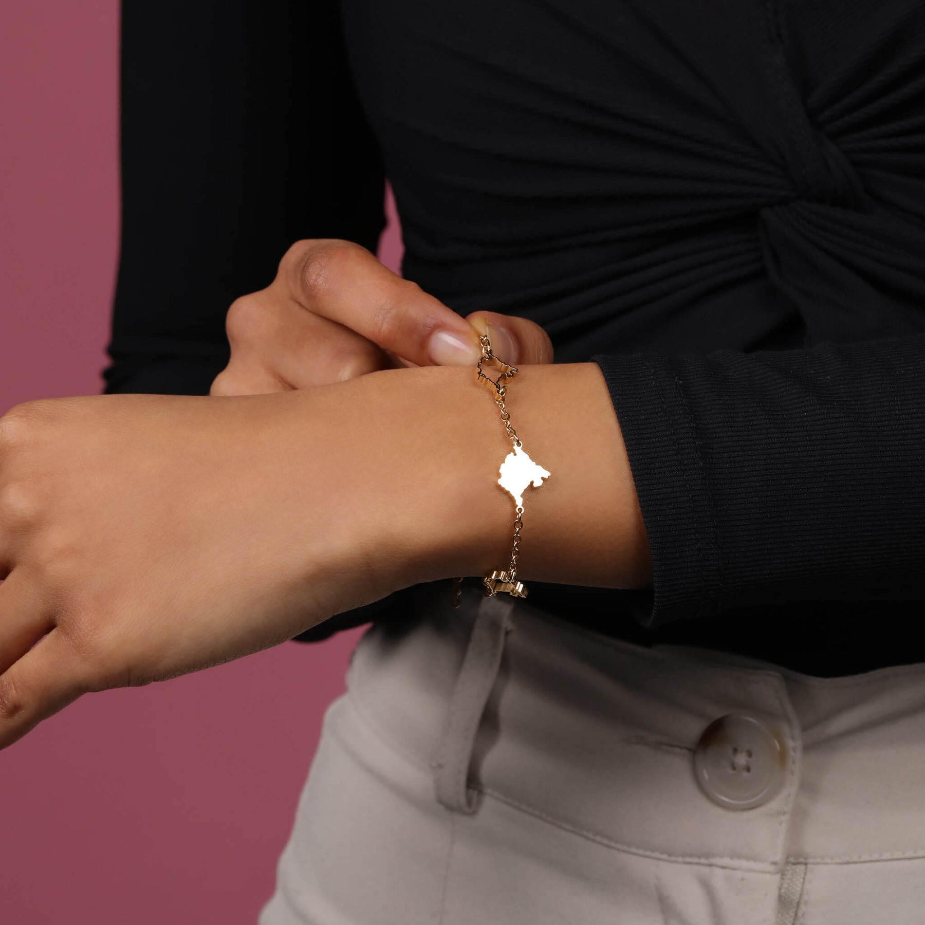 Montenegro Landkarten Armband Tragefoto – Landkarte