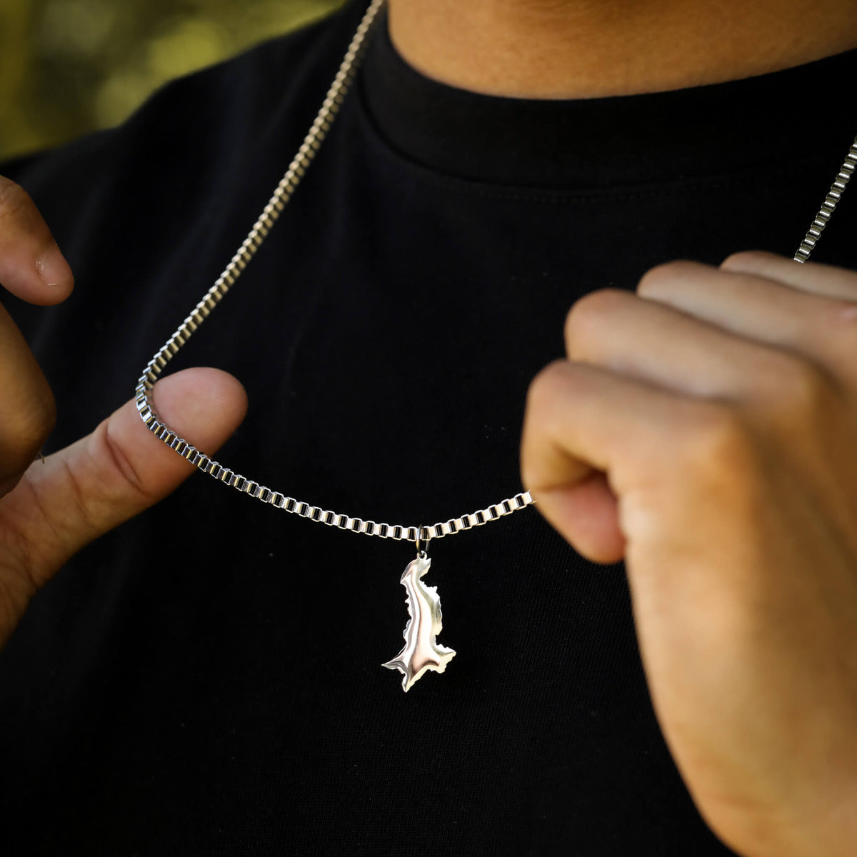 Pakistan Landkarten Kette Herren getragen am Model
