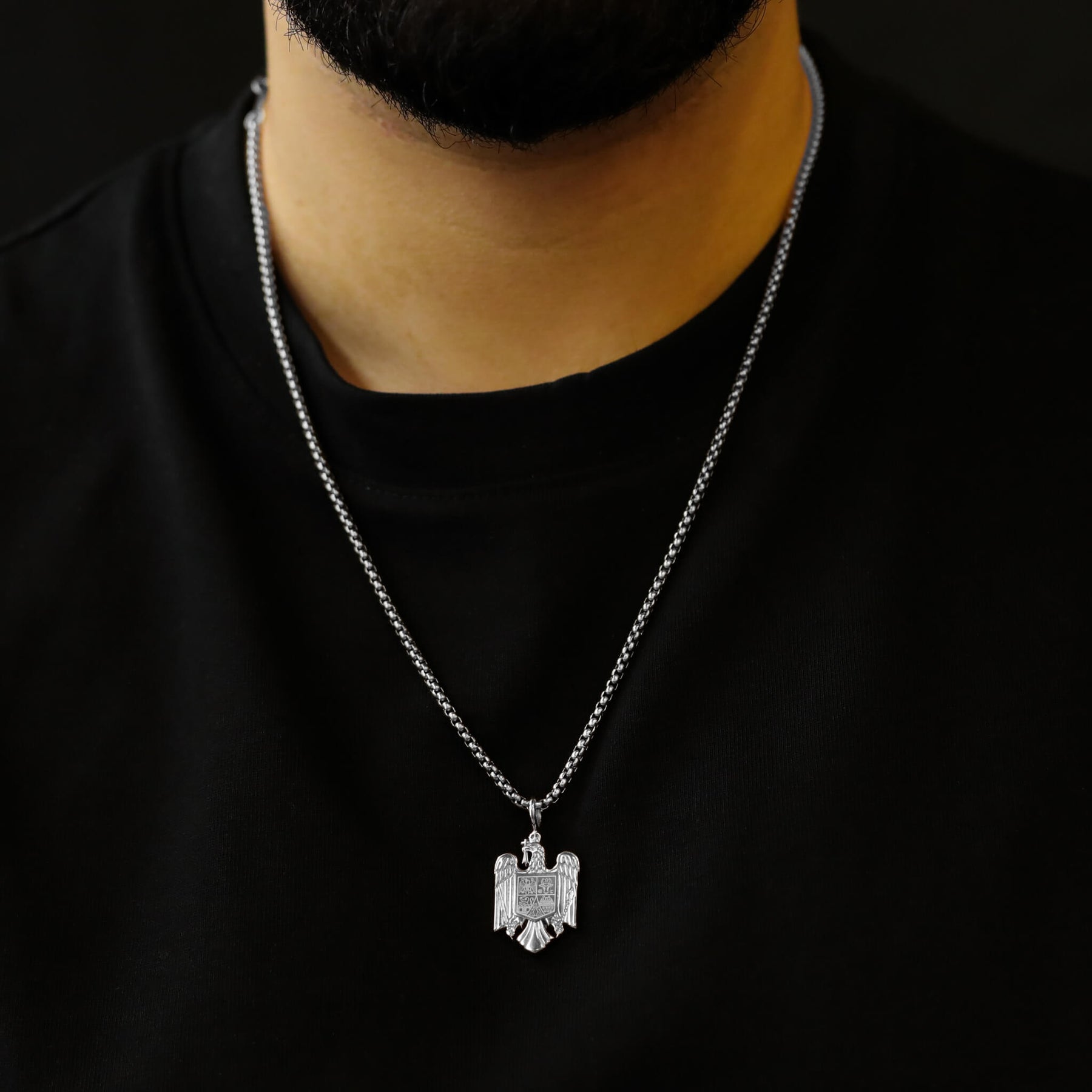 Rumänien Wappen Kette Herren getragen am Model