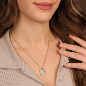 Sandžak Wappen Kette Damen am Model