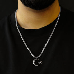 Türkiye Emblem Necklace Men Worn Photo – Ayyıldız