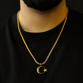 Türkiye Emblem Necklace Men Worn Photo – Ayyıldız