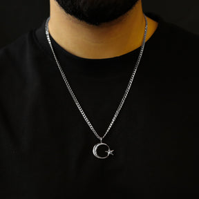 Türkiye Ayyıldız Emblem Necklace Men worn by model