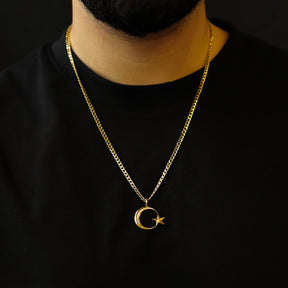 Türkiye Ayyıldız Emblem Necklace Men worn by model