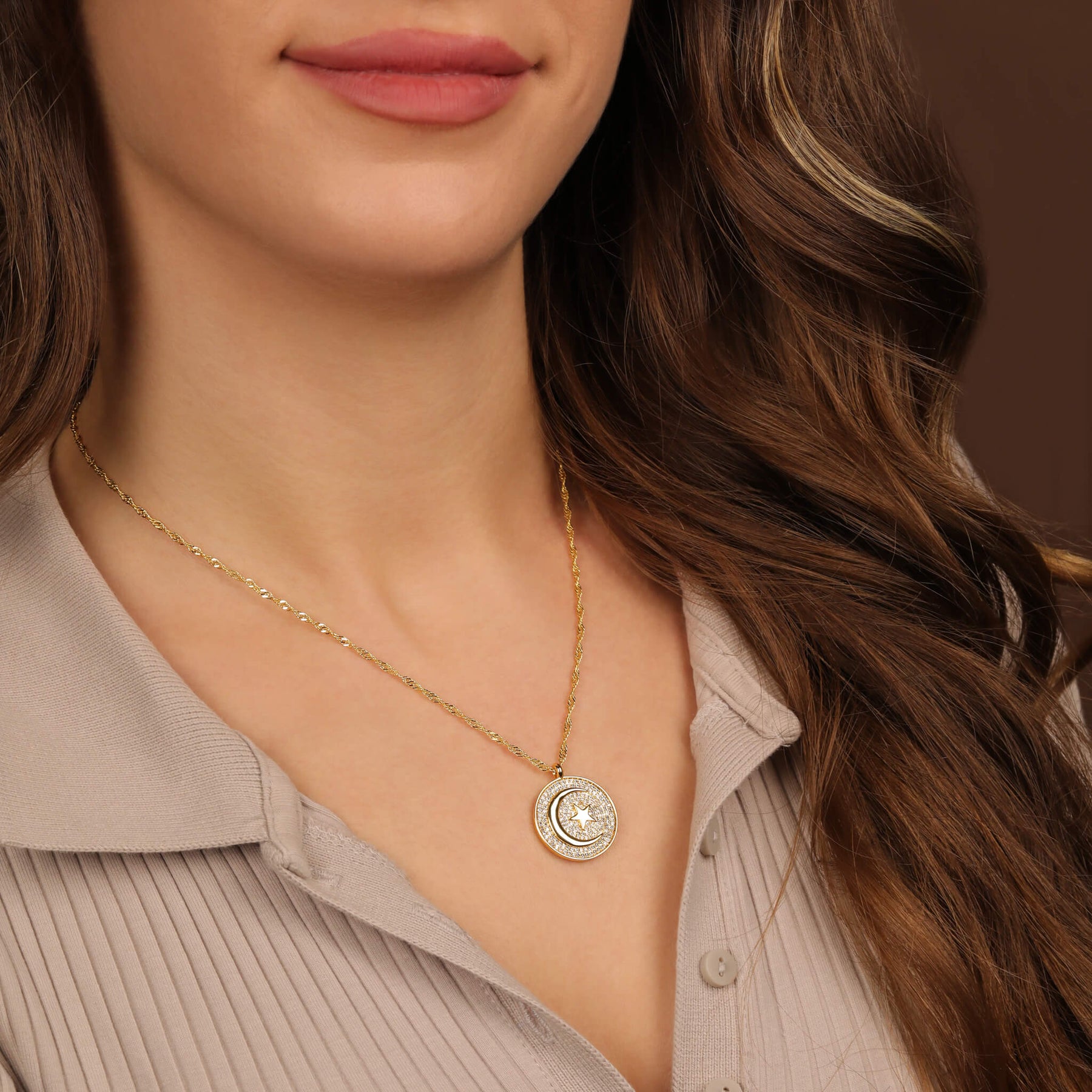 Tunesien Wappen Kette Damen getragen am Model
