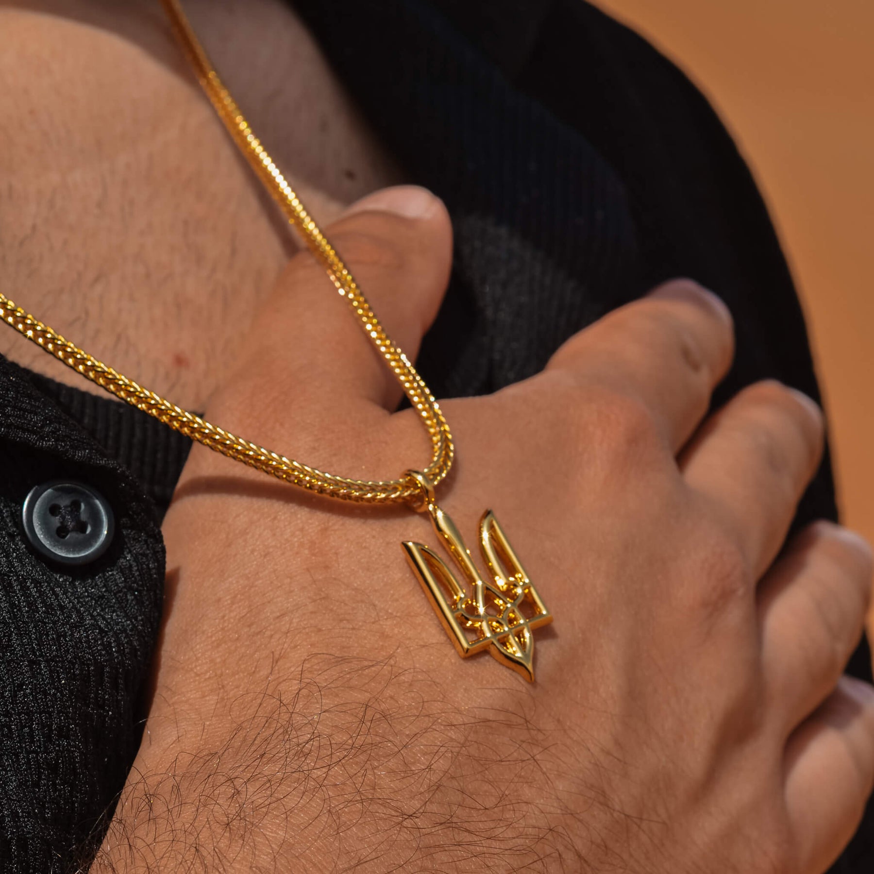 Ukraine Wappen Kette Herren Tragefoto – Dreizack