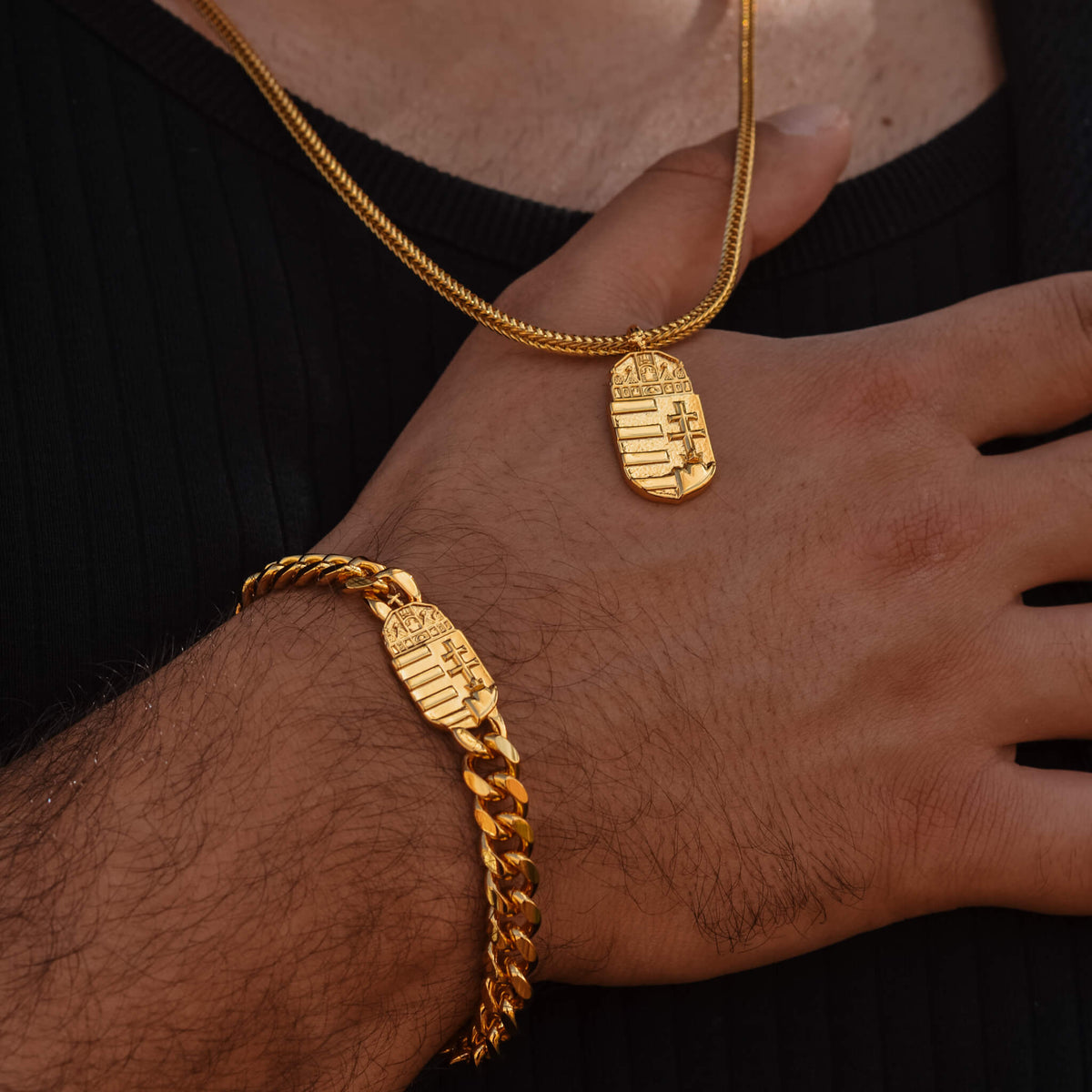 Ungarn Wappen Kette Herren getragen am Model