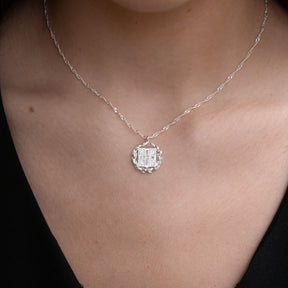 Griechenland Wappen Kette Damen am Model
