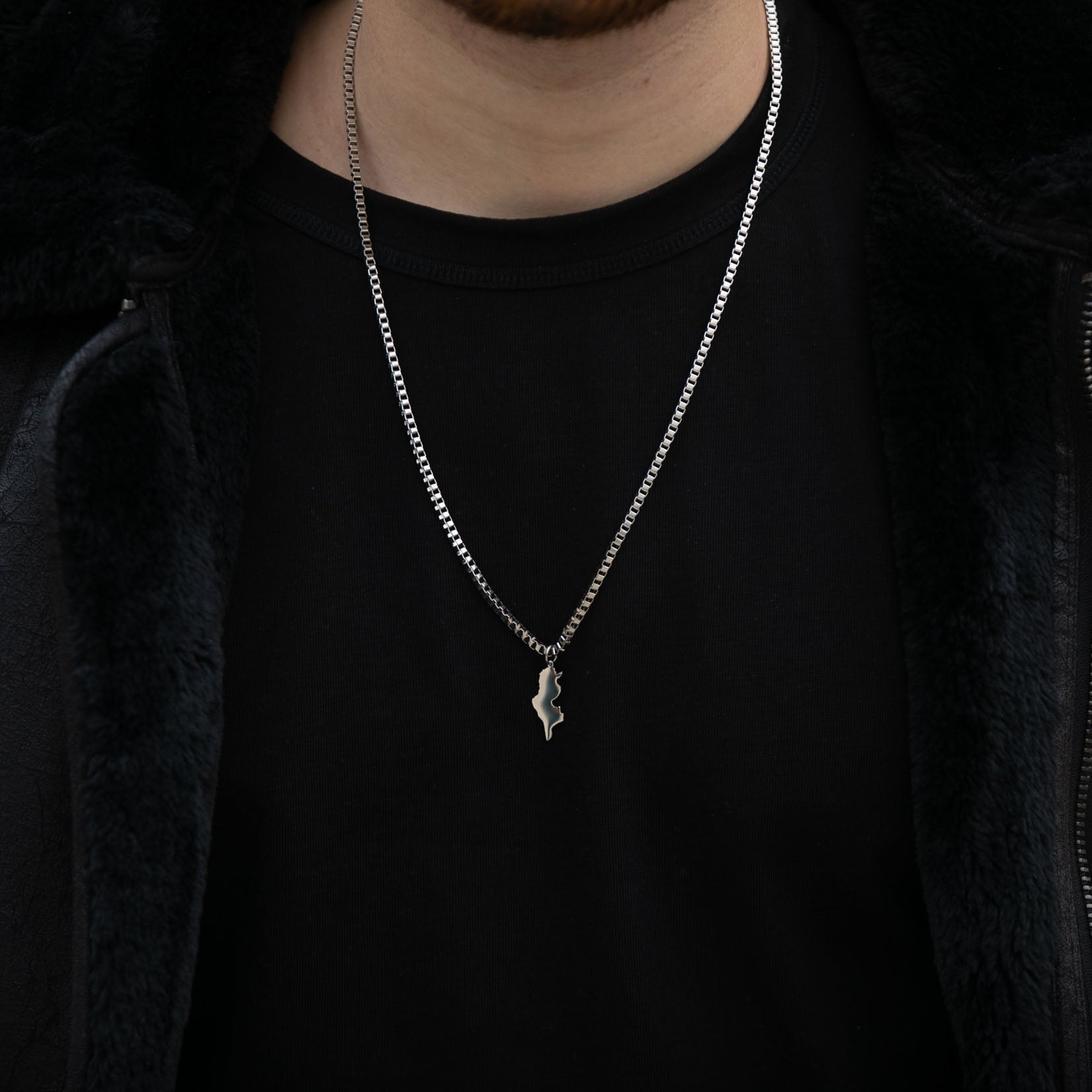 Tunesien Landkarten Kette Herren getragen am Model