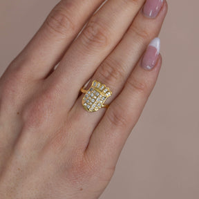 Kroatien Wappen Ring Damen am Model