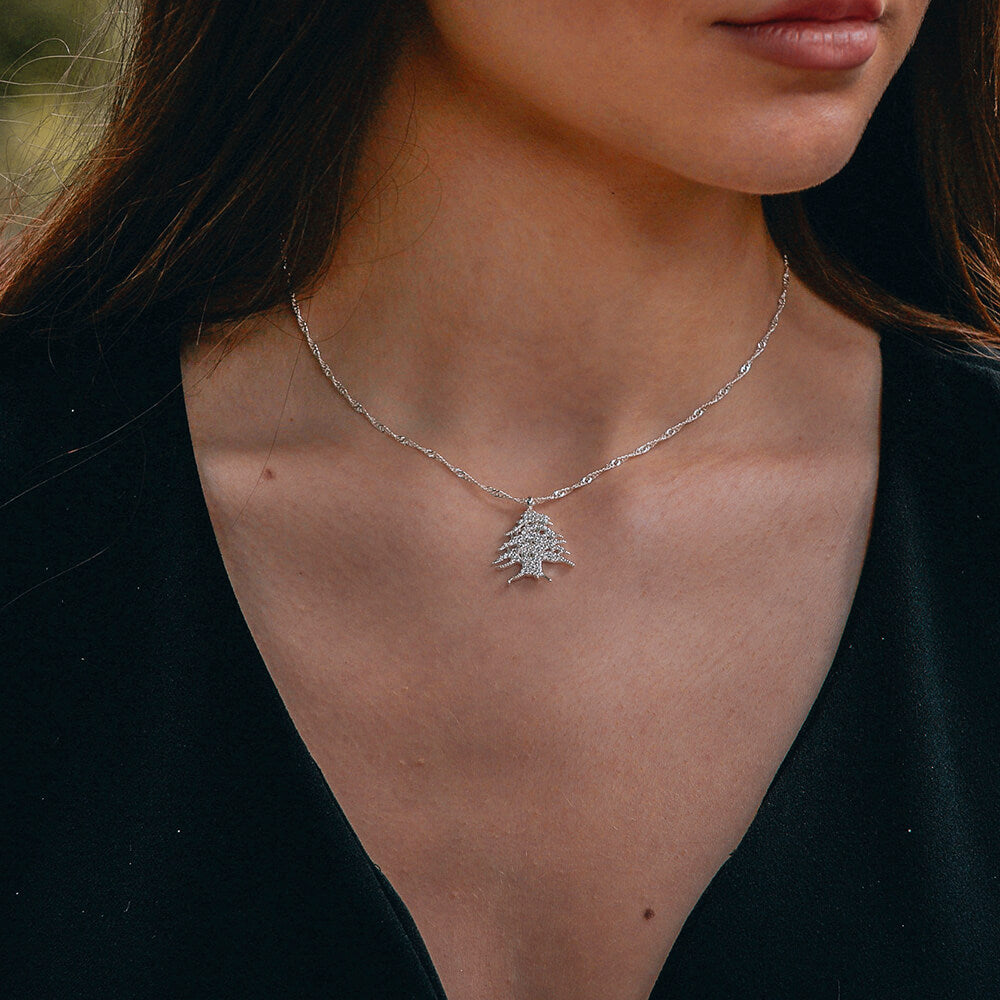 Libanon Zeder Wappen Kette Damen getragen am Model