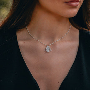 Libanon Zeder Wappen Kette Damen getragen am Model