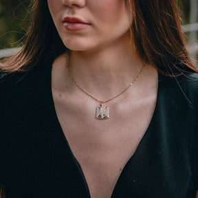 Palästina Wappen Kette Damen getragen am Model